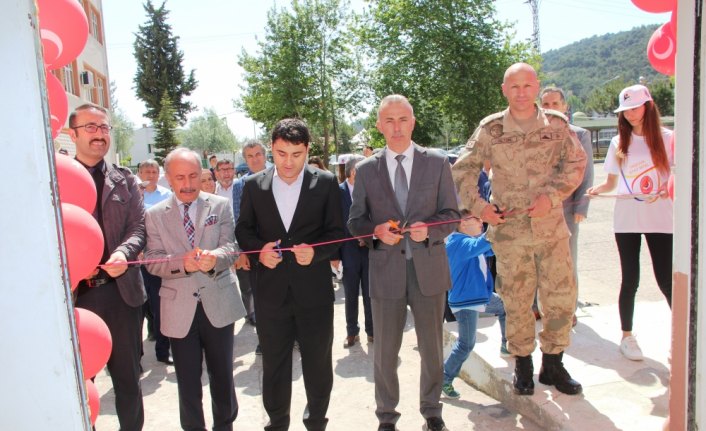 Taşova'da TÜBİTAK 4006 Bilim Fuarı açıldı