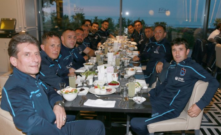 Trabzonsporlu futbolcular, iftar yemeğinde bir araya geldi