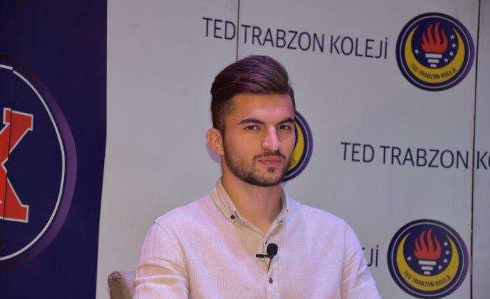 Trabzonsporlu futbolcular öğrencilerle buluştu