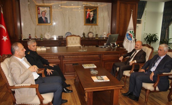 Vali Varol'dan Belediye Başkanı Üçok'a hayırlı olsun ziyareti