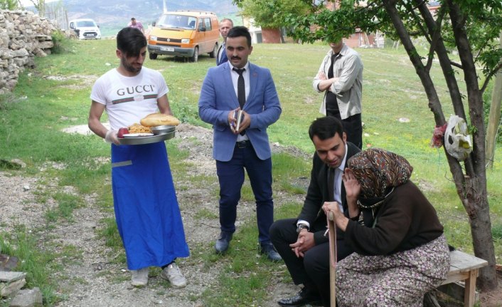 Yeşilyurt'ta yemekler yaşlı ve engellilerin sofralarına kadar taşınıyor