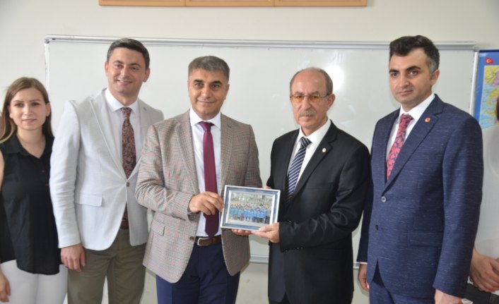 24 yıl önceki karnelerini aldılar