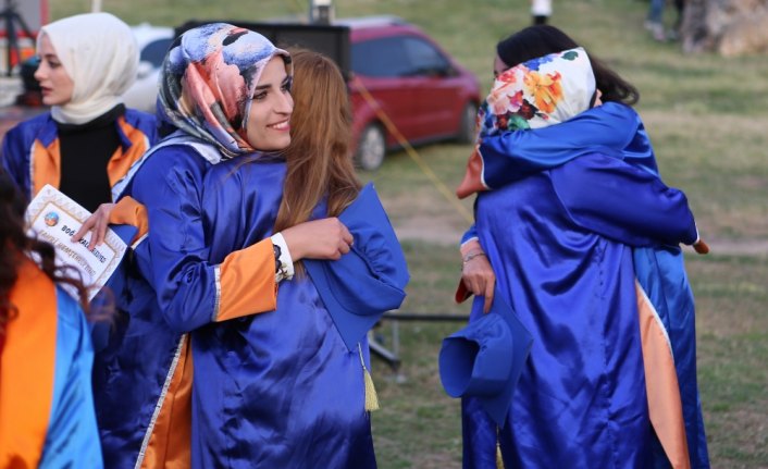 47 yaşında dördüncü üniversiteden mezun oldu