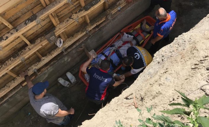 Amasya'da inşaat alanındaki çukura düşen kişi kurtarıldı