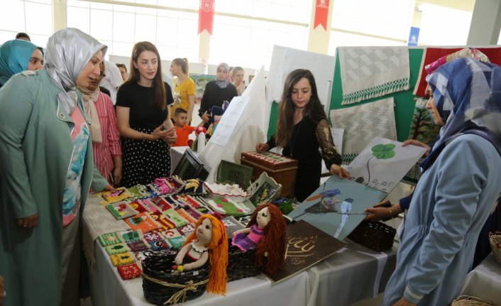 Artvin Halk Eğitim Merkezi yıl sonu sergisi açıldı