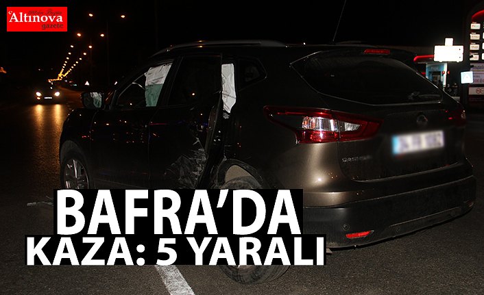 Bafra'da iki otomobil çarpıştı: 5 yaralı