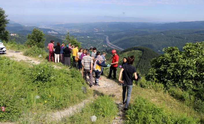 Bolu Dağı'nda otomobil şarampole devrildi