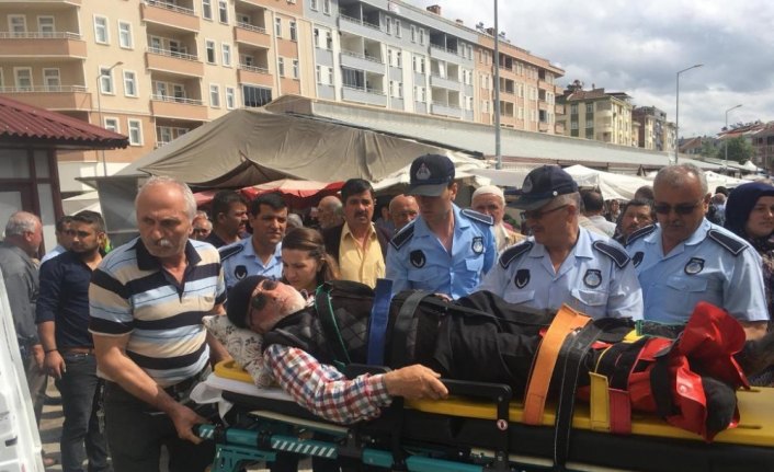 Boyabat'ta otomobilin çarptığı yaya yaralandı