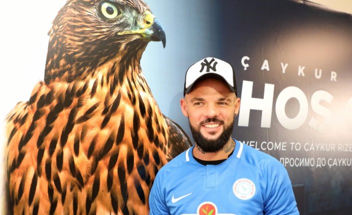 Çaykur Rizespor'da Moroziuk sözleşme imzaladı