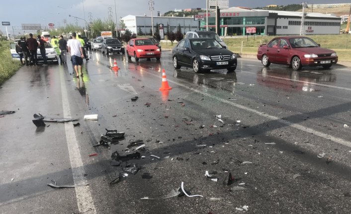 Çorum'da zincirleme trafik kazası: 7 yaralı