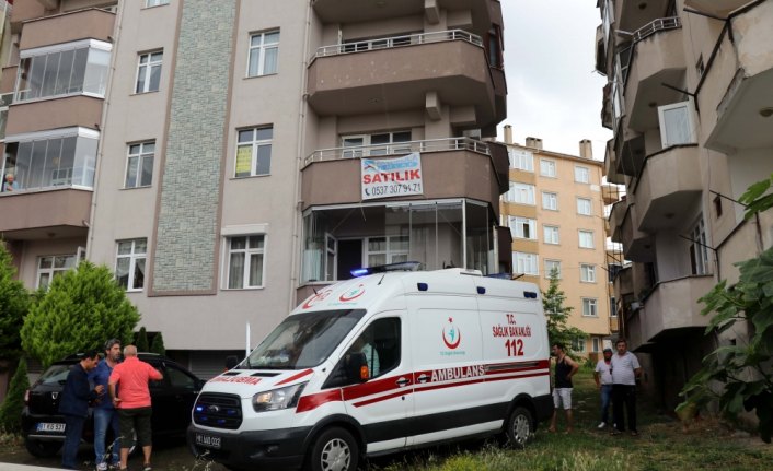 Düzce'de 5. kattan düşen kadın ağır yaralandı