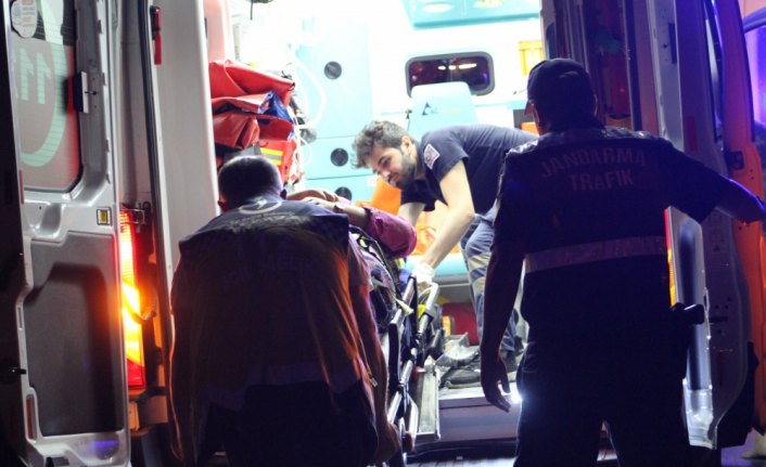 Düzce'de tarım aracı devrildi: 6 yaralı