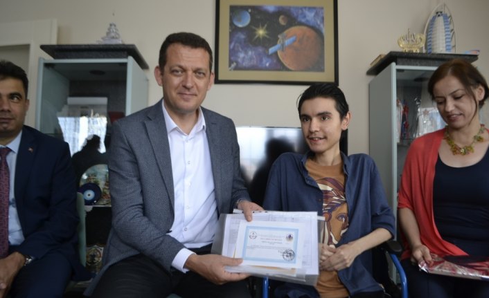 Evde eğitimle okulu birinci bitirdi