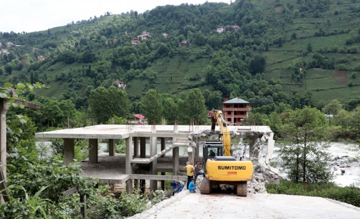 Fırtına Vadisi'nde kaçak yapıların yıkımı devam ediyor