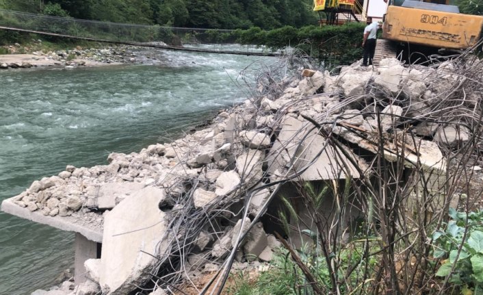 Fırtına Vadisi'nde kaçak yapıların yıkımı sürüyor