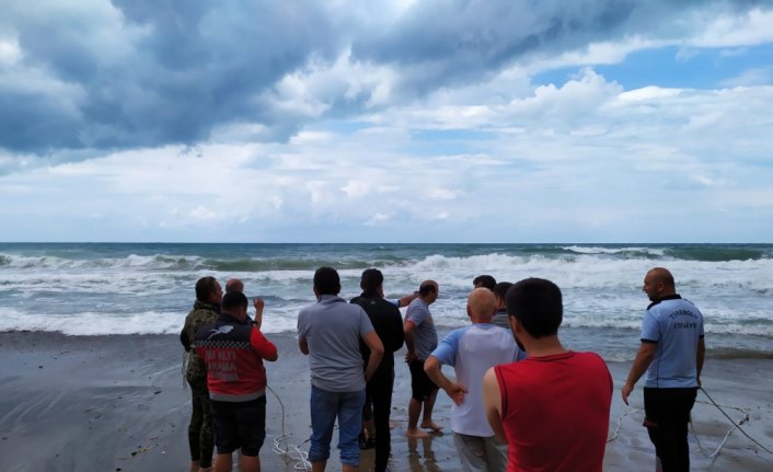 Giresun'da denize giren 2 kişiden biri kayboldu