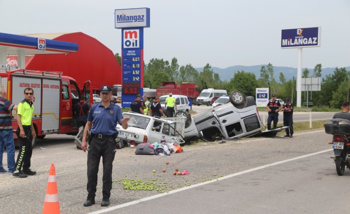 GÜNCELLEME - Kastamonu'da hafif ticari araçla otomobil çarpıştı: 7 yaralı