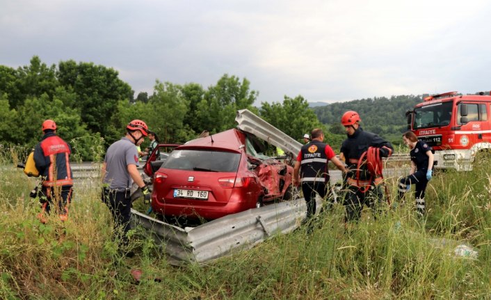 GÜNCELLEME - Kontrolden çıkan otomobil bariyerlere çarptı: 2 ölü