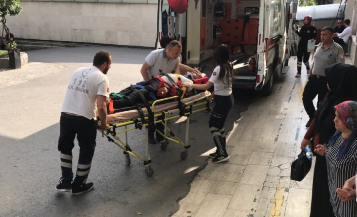 Halatı kopan yük asansöründeki kişi yaralandı