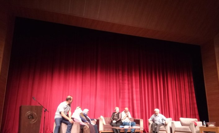 Huzurevi sakinleri tiyatroda 