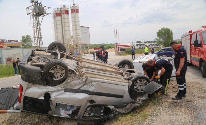 Kastamonu'da hafif ticari araçla otomobil çarpıştı: 7 yaralı