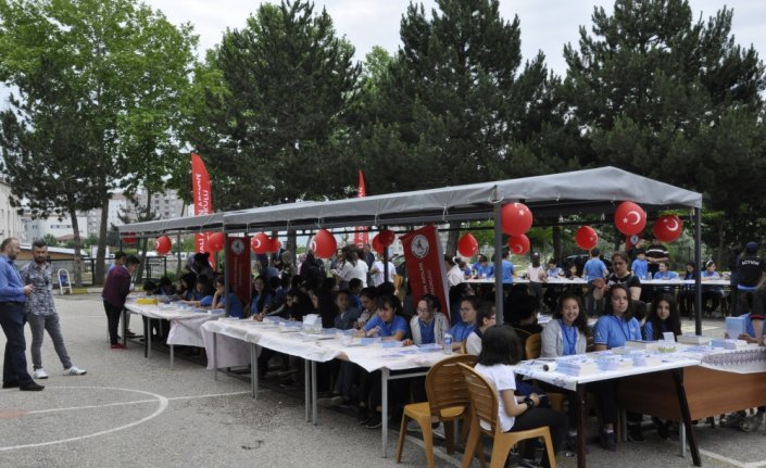 Kastamonu'da ortaokul öğrencileri imza günü düzenledi