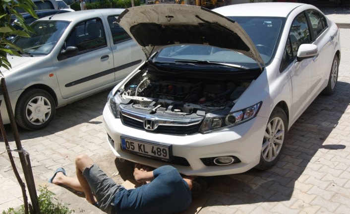 Kedi yavrusunu kaporta ustası kurtardı