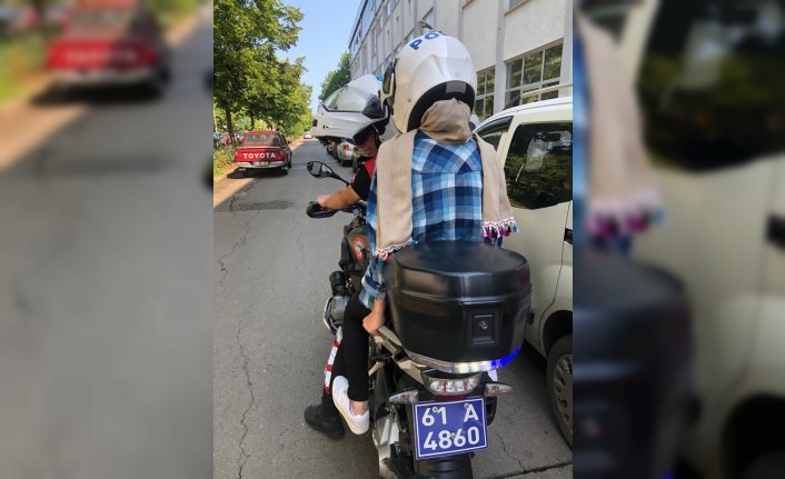 Kimliğinde fotoğraf olmayan öğrenciye polisten destek