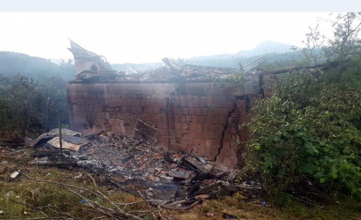 Ordu'da yıldırım isabet eden ev kullanılamaz hale geldi