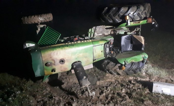 Samsun'da traktör devrildi: 1 ölü