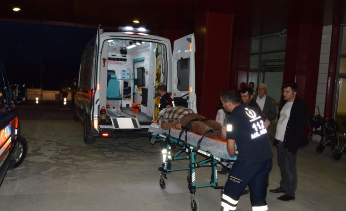 Samsun'da traktör devrildi: 3 yaralı