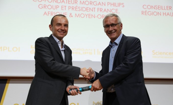 Schneider Electric İnsan Kaynakları Başkanı Olivier Blum'a ödül