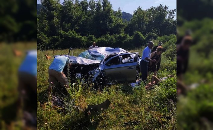 Sinop'ta otomobil devrildi: 4 yaralı