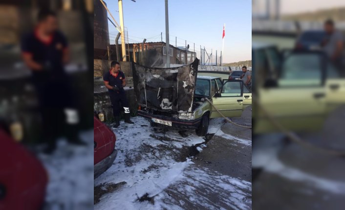 Sinop'ta park halindeki otomobil yandı