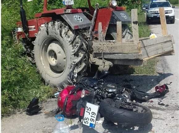 Sinop'ta traktöre çarpan motosikletin sürücüsü ağır yaralandı