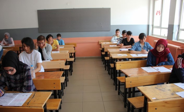 Suluova'da 559 öğrenci LGS'de ter döktü