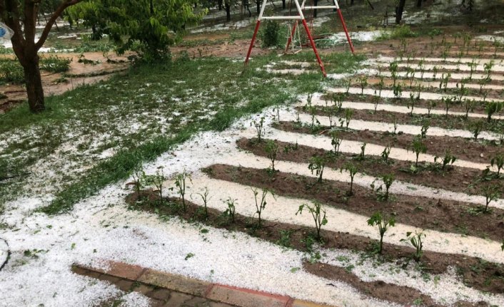 Tokat'ta dolu ve sağanak etkili oldu
