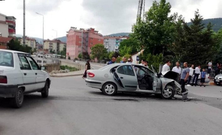 Tokat'ta iki otomobil çarpıştı: 11 yaralı