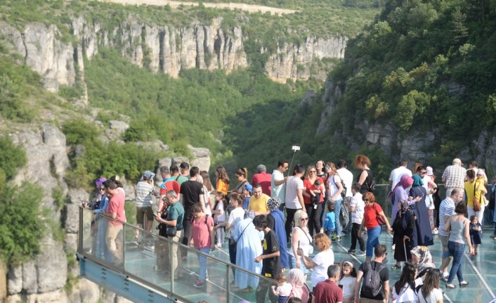 Türkiye'nin ilk cam seyir terasında bayram bereketi