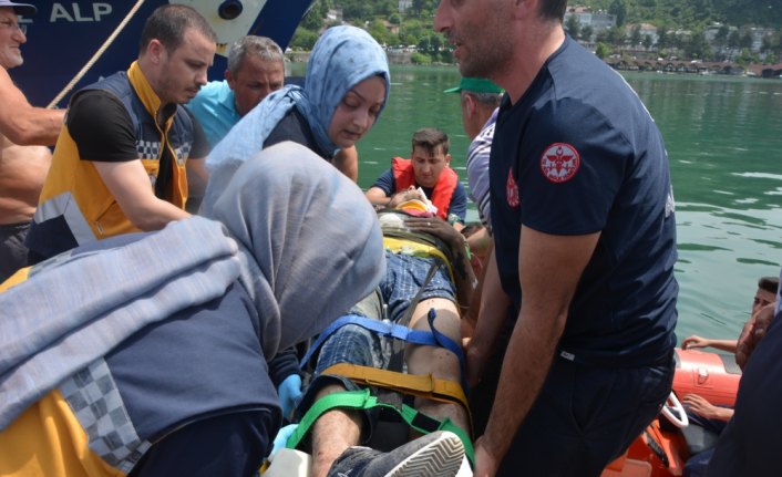 Uçurumdan düşen otomobilin sürücüsü kurtarıldı