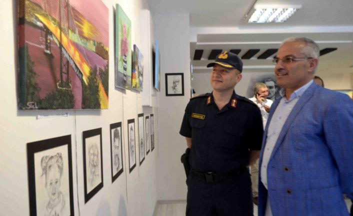 Zihinsel engelli öğrenciden resim sergisi