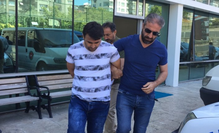 25 yıl hapis cezası olduğunu öğrenince adliyeden kaçmaya çalıştı