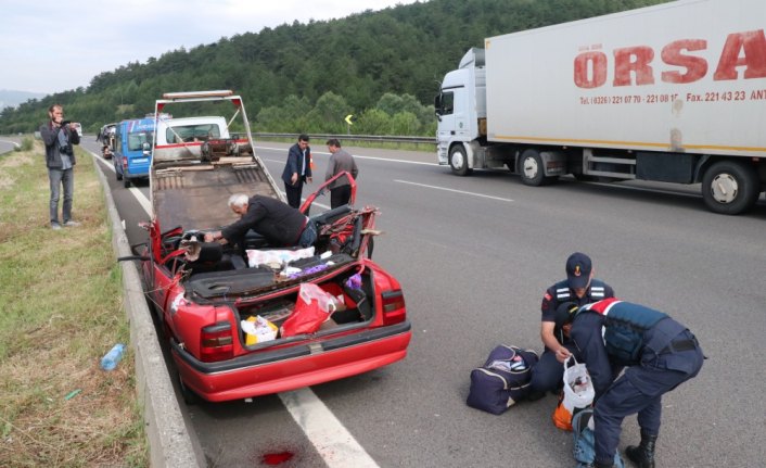 Anadolu Otoyolu'nda otomobil karşı yöne geçti: 1 ölü, 2 yaralı