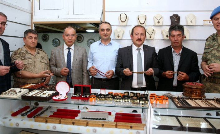 Bayburt kehribarı vitrinleri süslüyor