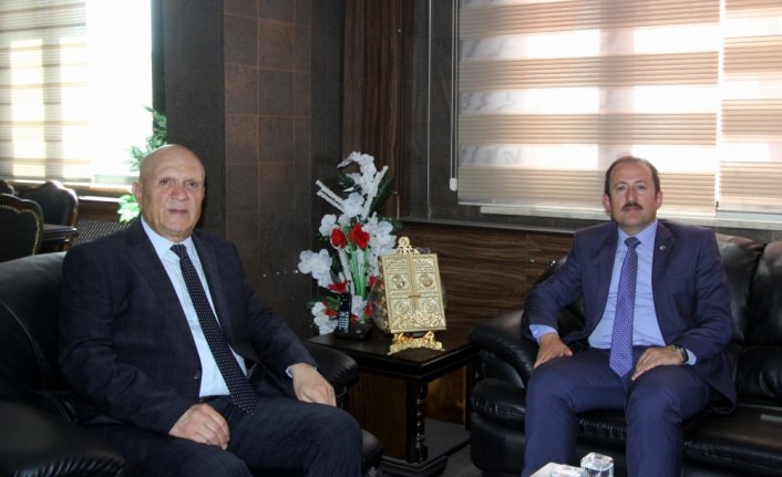 Bayburt Valisi Pehlivan'dan Pekmezci'ye veda ziyareti