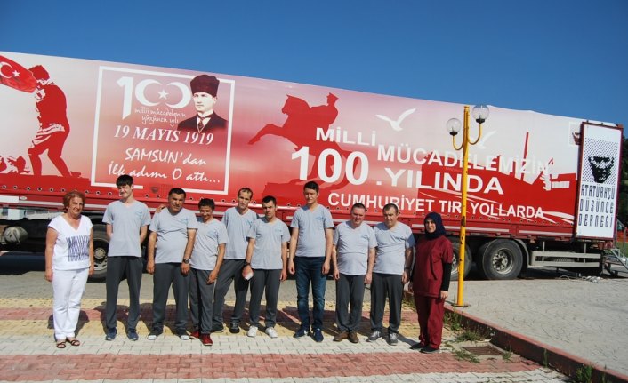 Cumhuriyet Tırı Alaplı'ya geldi