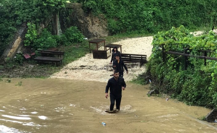 Düzce'deki su baskını ve toprak kayması