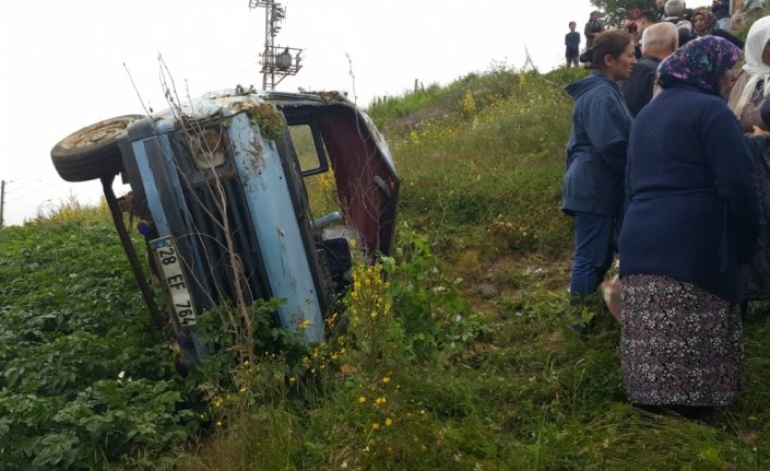 Giresun'da minibüs şarampole devrildi: 7 yaralı