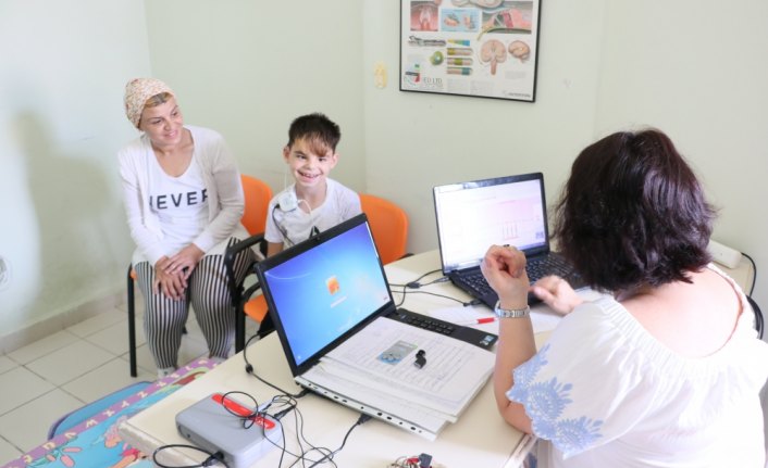 İşitme cihazına kavuşan Emircan'ın duyma mutluluğu