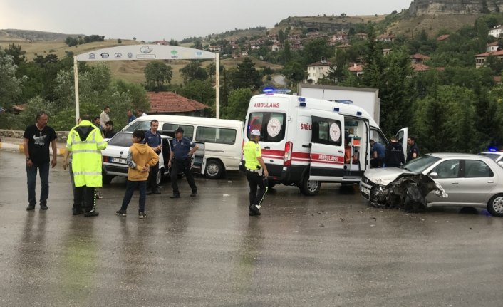 Karabük'te zincirleme trafik kazası: 3 yaralı
